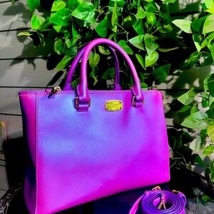 IRIDESCENT Fushia Leather Medium Michael Kors Purse